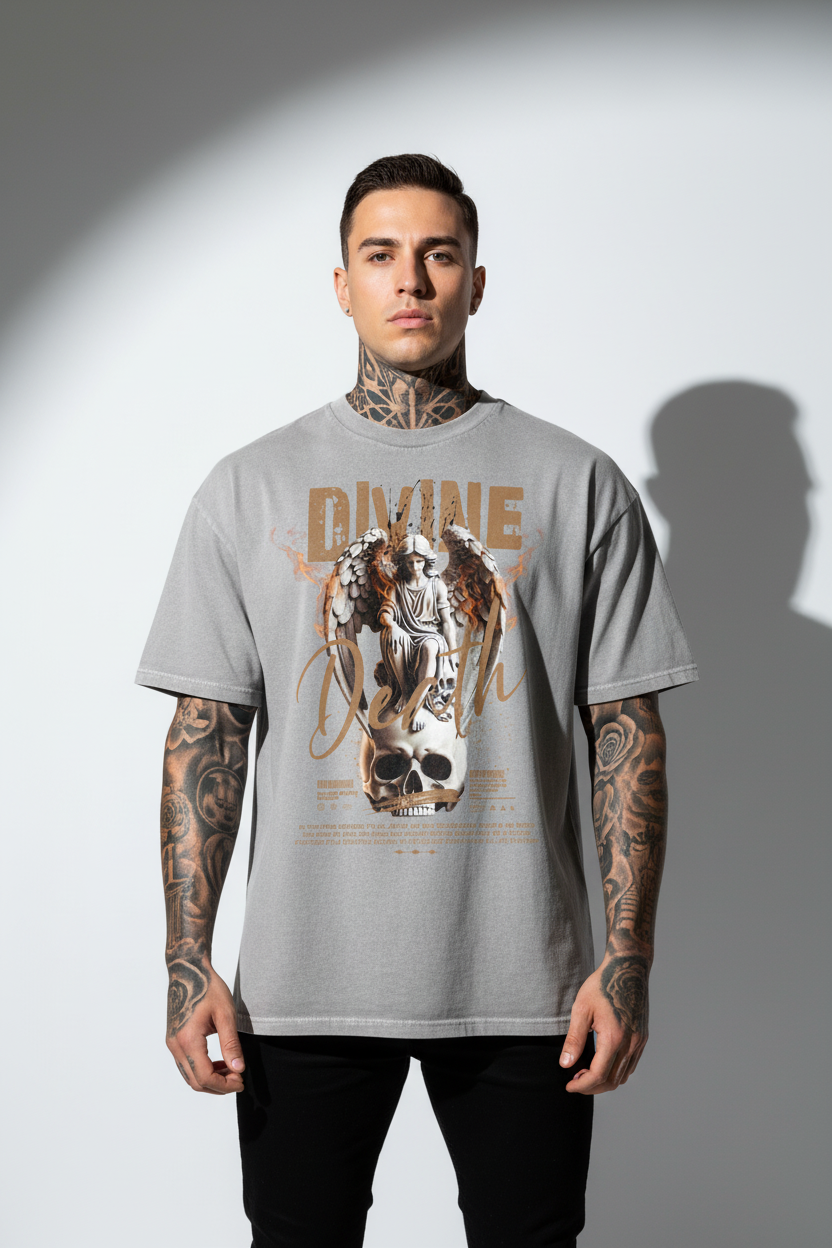 Divine Death Oversized Shirt mit Frontprint