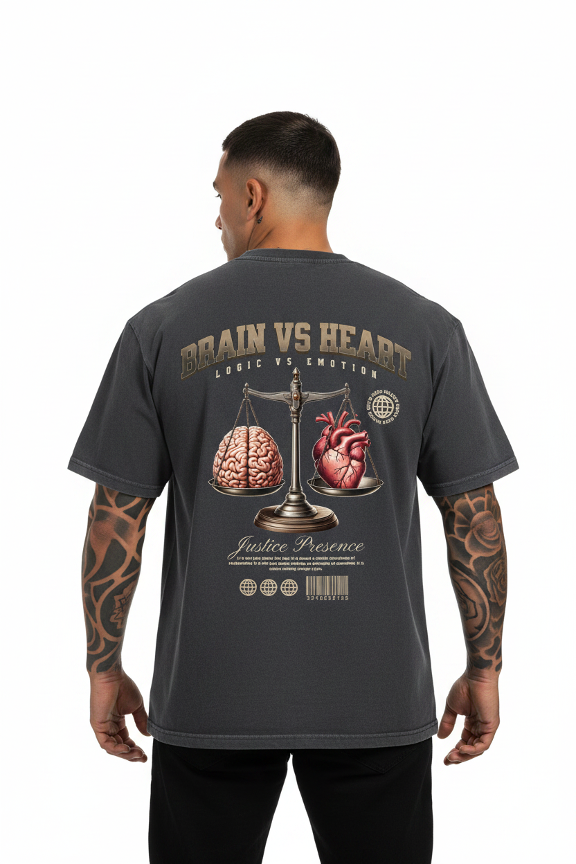 BRAIN VS HEART Oversized Shirt mir Backprint