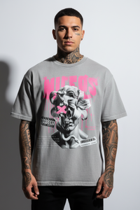 DEADBLØØM Oversized Shirt mit Frontprint – NILEOS, Produktfoto 3 – Miniaturansicht 4
