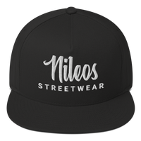 Nileos Flat Bill-Cap in Schwarz – Vorderansicht – Miniaturansicht 1