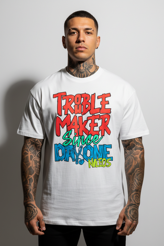 Troublemaker Oversized Shirt mit Frontprint – Farbe Weiß