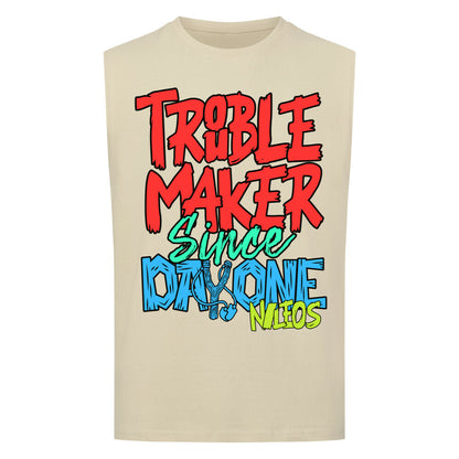 Troublemaker Sleeveless Oversized Tee mit Frontprint – Farbvariante Sand
